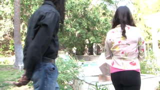 Blandet ungdoms elsker å ta stor svart kuk i alle hull