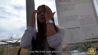 HUNT4K. De rijke man kan kopen strakke tiener vagina en boor haar de hele dag lang