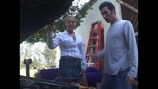 L-aktar ta&#039;nisa anzjani li qed tfittex għall-żgħażagħ guy - Ingilterra Zinn, Darien Ross, Għira Għira, Kiss