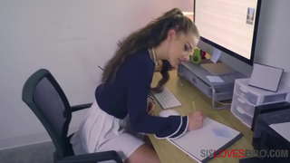 Virgin Nerd Kakak Menemukan Saudara Cock Menarik