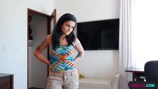 ���ेरी अभी इस्तीफा नहीं मार मुझ पर जब तक मैं उसे डाल पर दो चौकों और तंग slurping बिल्ली करने के लिए संभोग सुख - काइली Foxxx