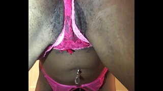 Nellycantsay twerking près de votre visage