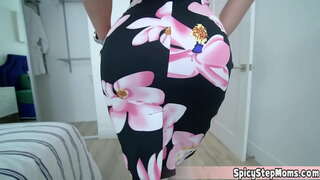 سوتیلی ماں نے کچھ مسائل وہ ایک nymphomaniac اور وہ نہیں کر سکتے چھوڑ