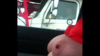 Aussiefox trêu chọc tài xế xe tải