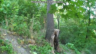 Utendørs sex scene med en blond