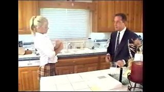 ג &#039; ודי מור - בלונד בייביסיטר