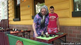 ���िशाल स्तन आजी fucked हार्ड