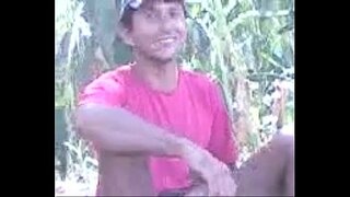 ���ພື່ອນຮ່ວມງານສະແດງແລ່ນເຮັດວຽກໃນລະຫວ່າງພັກຜ່ອນ