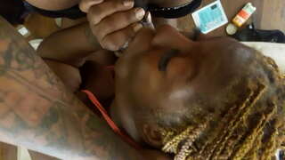 Deepthroat බෑවුම් සහිත හිස සිට කළුවර bbw