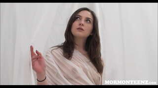 ���ുവ Mormon പെണ്കുട്ടി കുരുമുളക് Xo Sucks ഒരു സഭ തലവന്മാരോ കോഴി പിന്നിൽ ഒരു വെളുത്ത ഷീറ്റ്