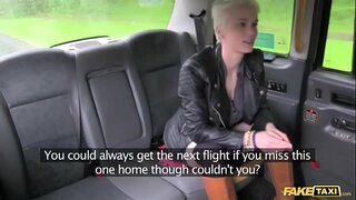 Лажни Такси топла страстен груба backseat секс