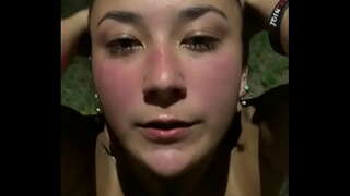 Piss drikker hore Bailey offentlig