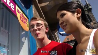 HUNT4K. பெண்ணின் அசிங்கமாக உள்ளது, சந்தோஷமாக பெற பணம் செக்ஸ் அவரது காதலி