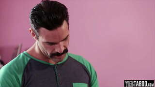 Зуны Өдөр авдаг fucked түүний stepdad