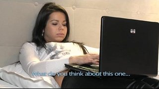 ���ाट तपकिरी रंगाचे केस Lesbians प्रत्यक्ष संभोगापूर्वी चाललेली कामक्रीडा आणि बोट एकमेकांना