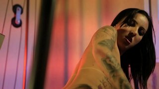 Catra convinge pe antrenorul ei de a face antrenament un pic mai cald