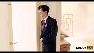 DADDY4K. झकास लिंग देखावा करून जुन्या बाबा आणि त्याच्या s.&#039;s सुंदर वधू