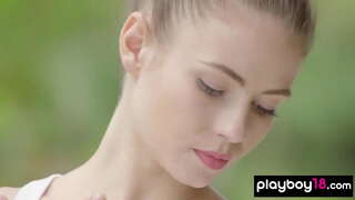 ̊�키니는 갈색 머리 slut 벗기는 동안 상자 교육