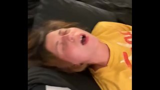 Slet vrouw geneukt door twee lullen