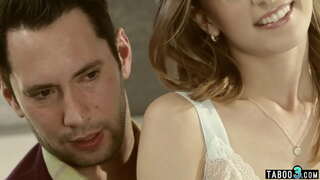 ���უსტი პირველი გამოიყენება მისი გაუკუღმართებული მამინაცვალთან