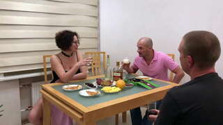 Dau guys fucked gyn-classmate (rhan 1)