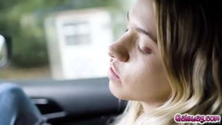 Хлоя тапшырылат-жылдын страстных прикосновений Гиаса, качан аны захватывает азарт учурдан