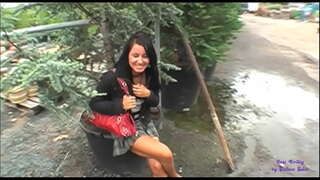 У расаднику шлюшка са задовољством вам омогућава да се јебеш